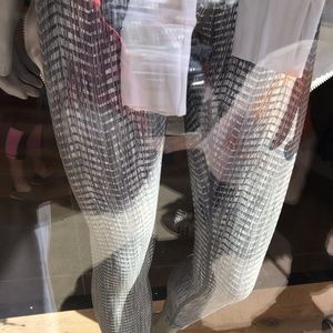 White/ Grey LULULEMON ATHLETICA PATTERN LEGGINGS
